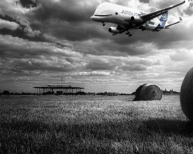BelugaXL-landing_bw.bl
